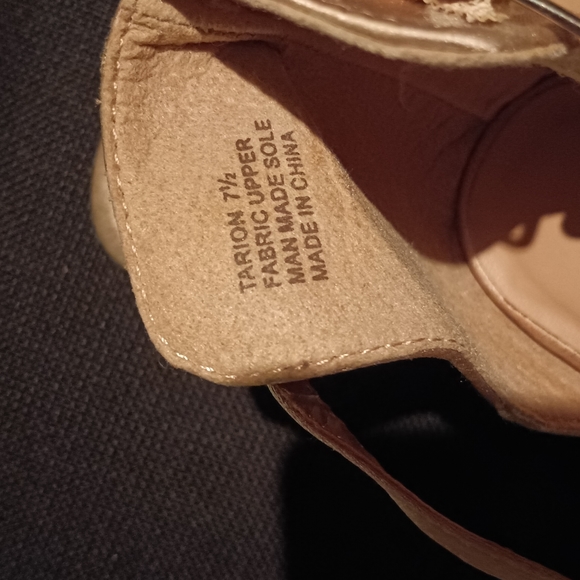 Gold satin heels with ankle strap - Picture 4 of 6